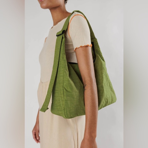 BAGGU Handbags - Baggu medium shoulder bag in avocado